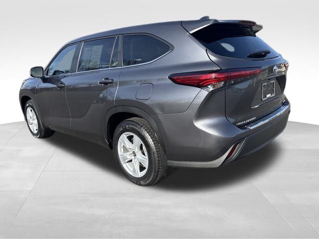 used 2023 Toyota Highlander car, priced at $34,399