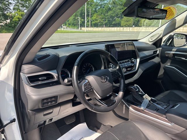 used 2021 Toyota Highlander Hybrid car, priced at $43,699