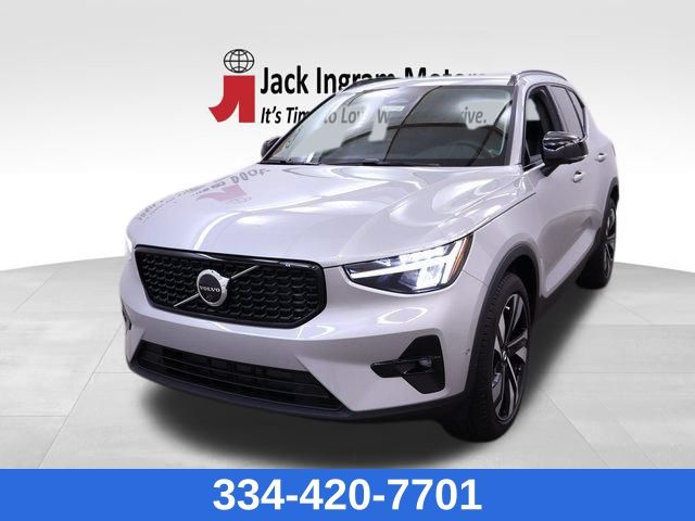 new 2025 Volvo XC40 car, priced at $46,200