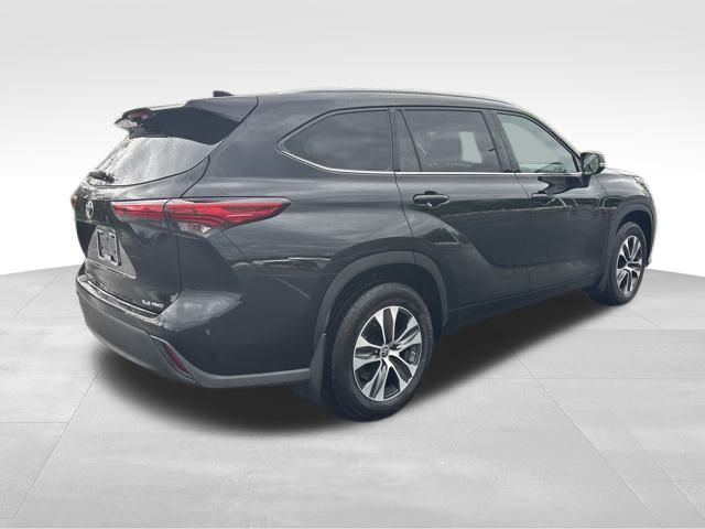 used 2022 Toyota Highlander car, priced at $36,099