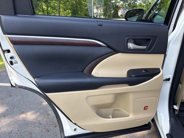 used 2015 Toyota Highlander car, priced at $21,999