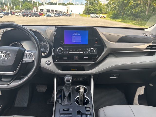 used 2023 Toyota Highlander car, priced at $36,699