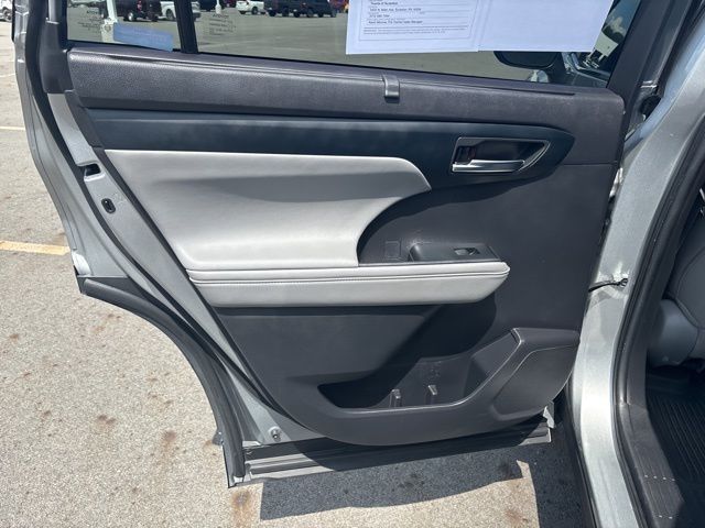 used 2023 Toyota Highlander car, priced at $36,699