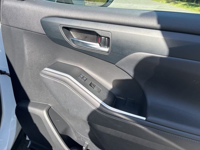 used 2021 Toyota Highlander car, priced at $32,845