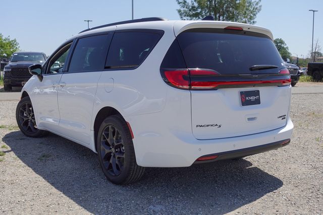 new 2025 Chrysler Pacifica car, priced at $53,494