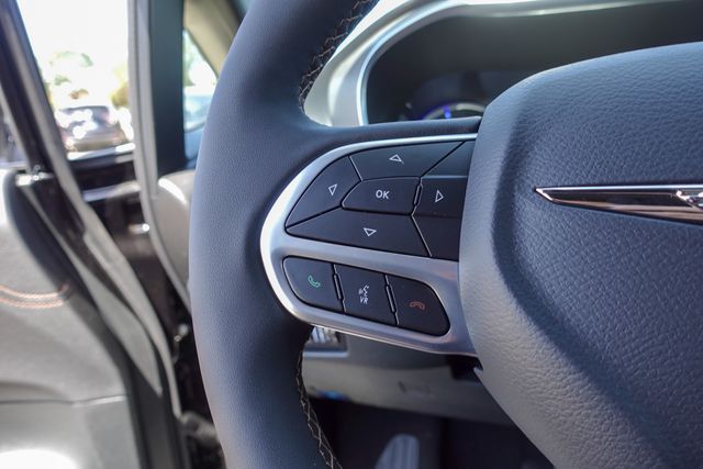 new 2025 Chrysler Pacifica Hybrid car, priced at $47,041