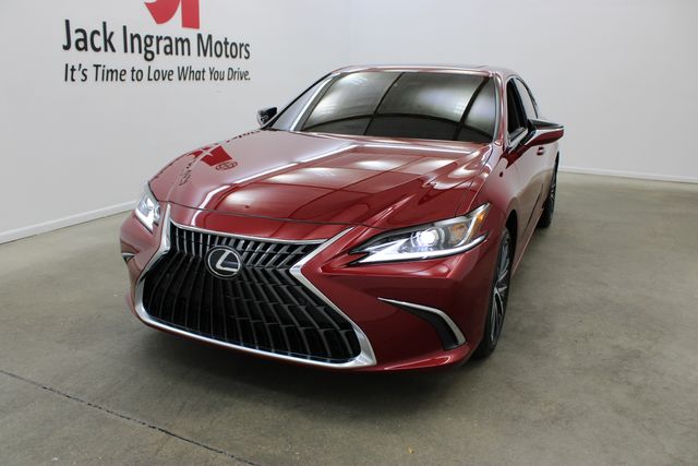 used 2025 Lexus ES car, priced at $44,999