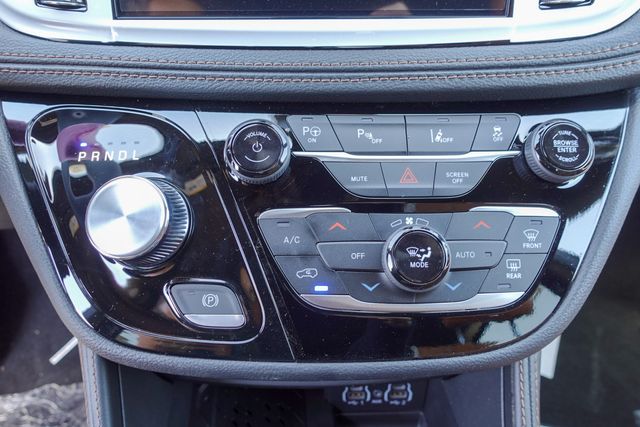 new 2025 Chrysler Pacifica Hybrid car, priced at $47,041
