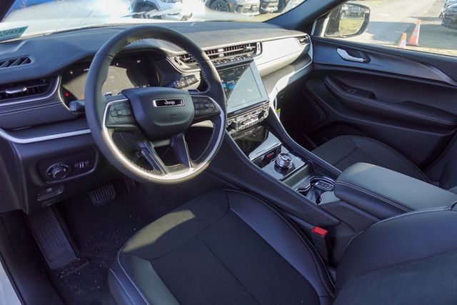 new 2025 Jeep Grand Cherokee car, priced at $43,575