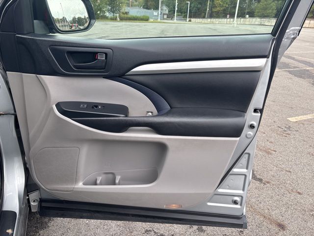 used 2017 Toyota Highlander car, priced at $17,799