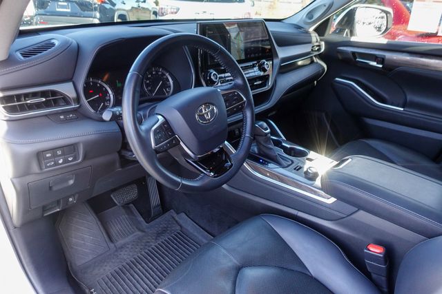 used 2020 Toyota Highlander car, priced at $32,000