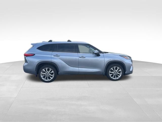 used 2020 Toyota Highlander Hybrid car, priced at $33,499