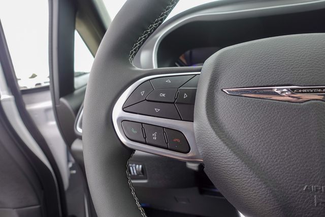 new 2025 Chrysler Pacifica Hybrid car, priced at $41,675