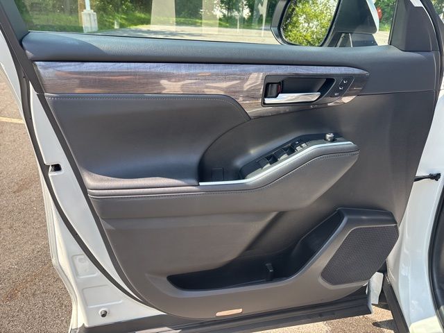 used 2021 Toyota Highlander Hybrid car, priced at $43,699