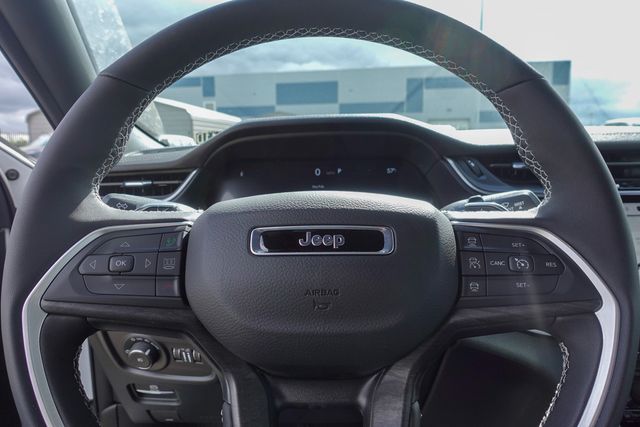 new 2025 Jeep Grand Cherokee car, priced at $55,335