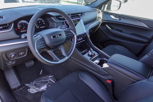 new 2025 Jeep Grand Cherokee car, priced at $44,170