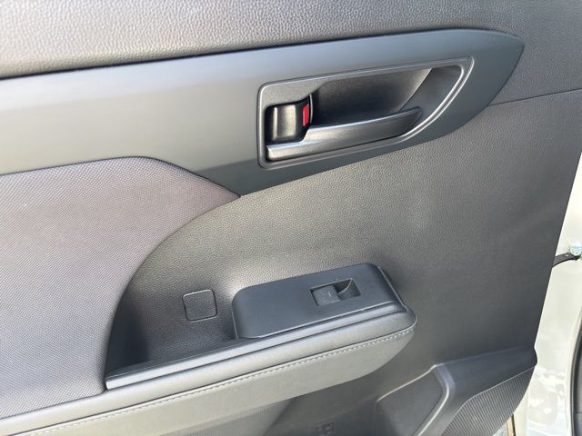 used 2022 Toyota Highlander car, priced at $31,199