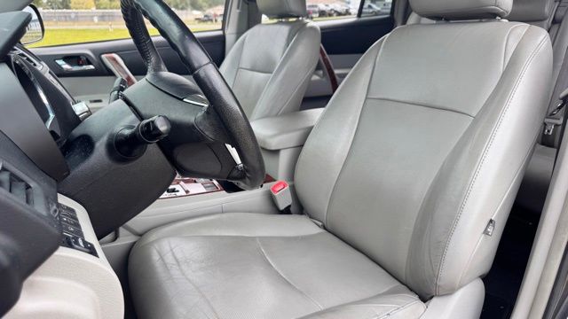 used 2012 Toyota Highlander car, priced at $6,788