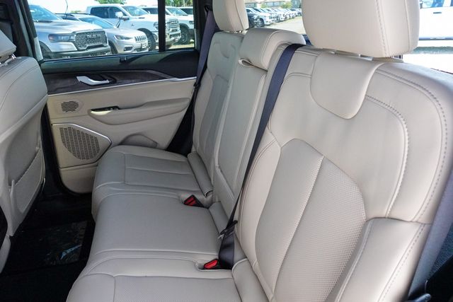 new 2025 Jeep Grand Cherokee car, priced at $51,180