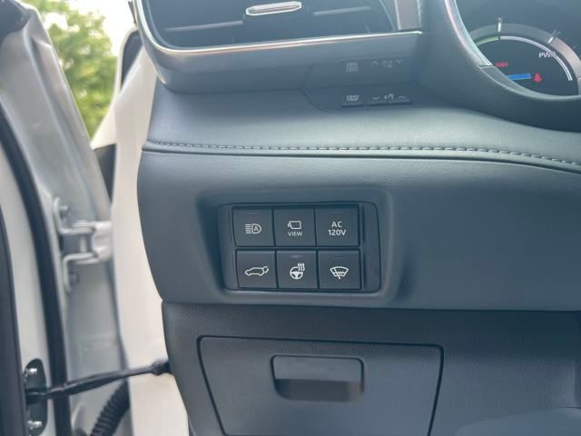 used 2021 Toyota Highlander Hybrid car, priced at $42,995