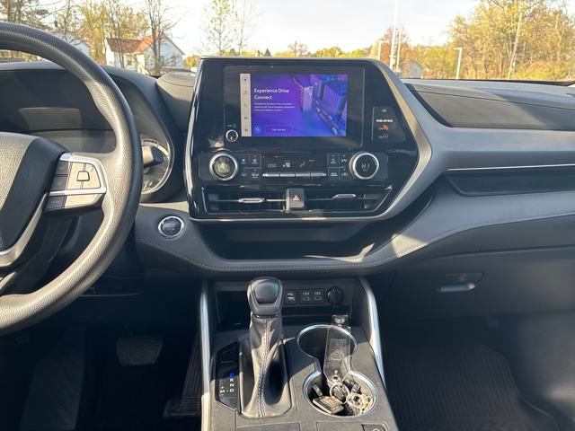 used 2023 Toyota Highlander car, priced at $34,399