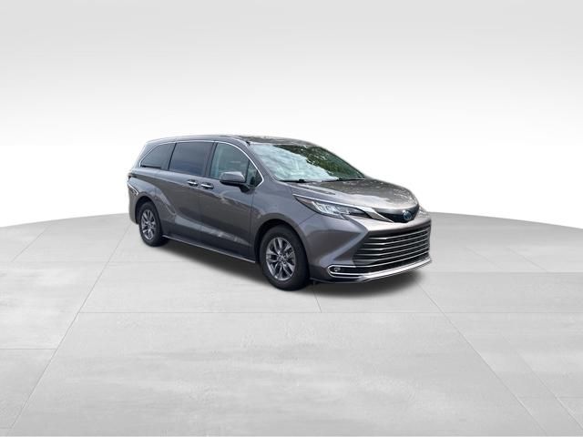 used 2022 Toyota Sienna car, priced at $38,595