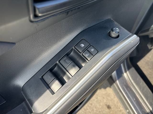 used 2023 Toyota Highlander car, priced at $34,399