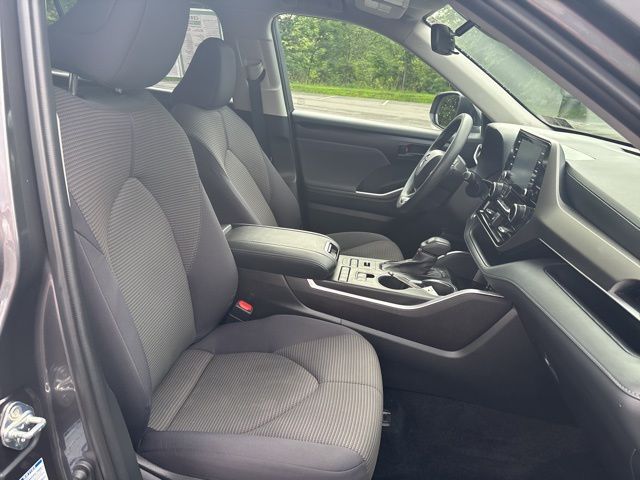 used 2022 Toyota Highlander car, priced at $29,999