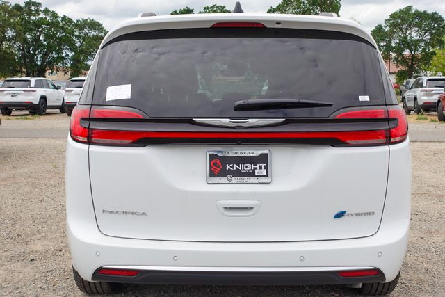 new 2025 Chrysler Pacifica Hybrid car, priced at $51,280