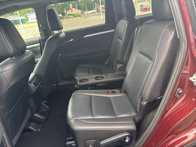 used 2019 Toyota Highlander car, priced at $18,999