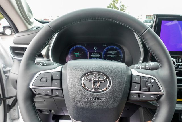 new 2025 Toyota Highlander car
