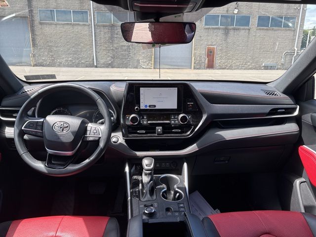 used 2024 Toyota Highlander car, priced at $44,699