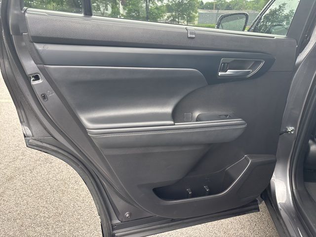 used 2022 Toyota Highlander car, priced at $35,326