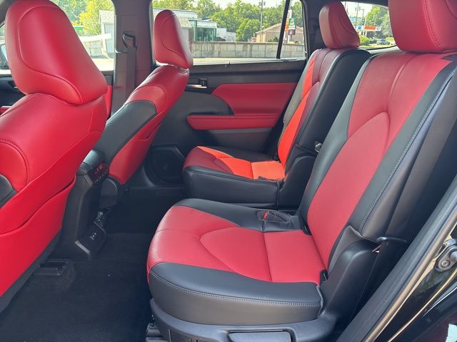 used 2023 Toyota Highlander car, priced at $42,499