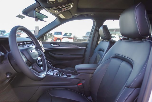 new 2025 Jeep Grand Cherokee car, priced at $53,135