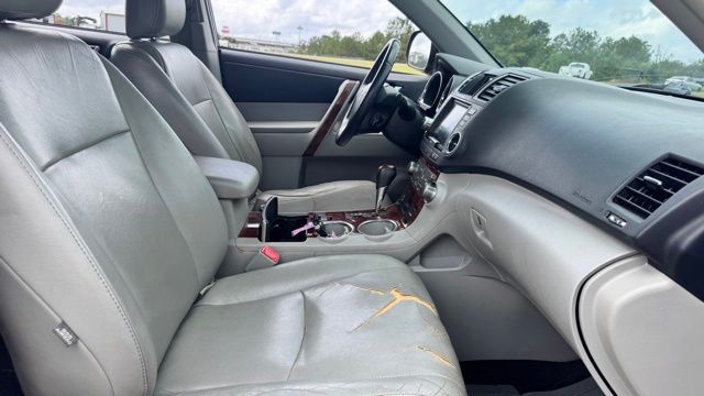 used 2012 Toyota Highlander car, priced at $6,788