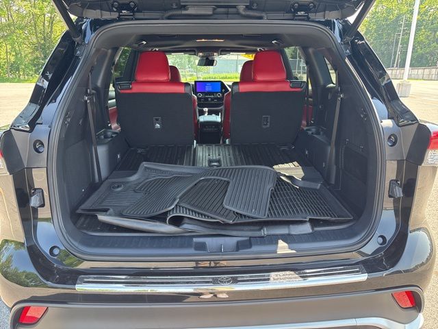 used 2023 Toyota Highlander car, priced at $42,499