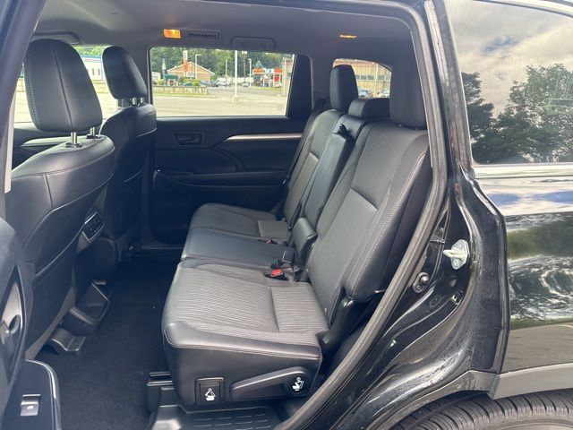used 2015 Toyota Highlander car, priced at $16,899
