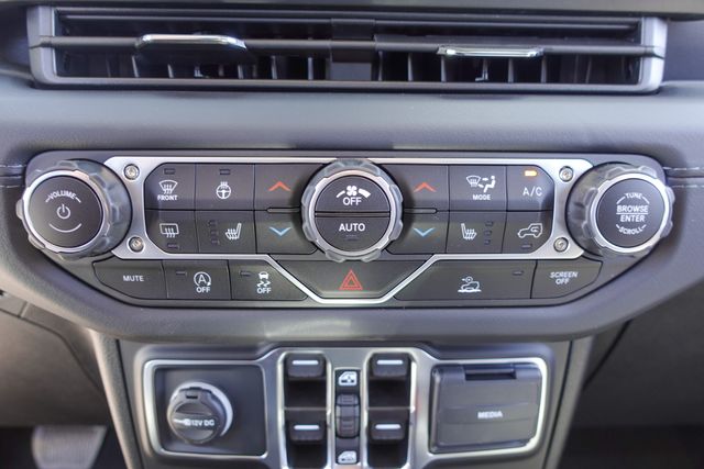 new 2025 Jeep Gladiator car, priced at $47,030