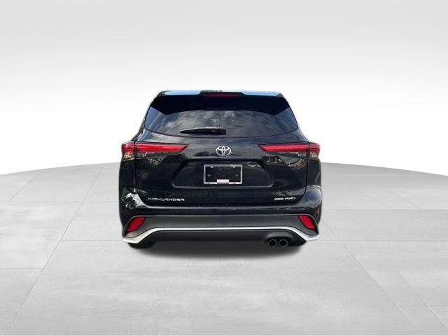 used 2021 Toyota Highlander car, priced at $32,999