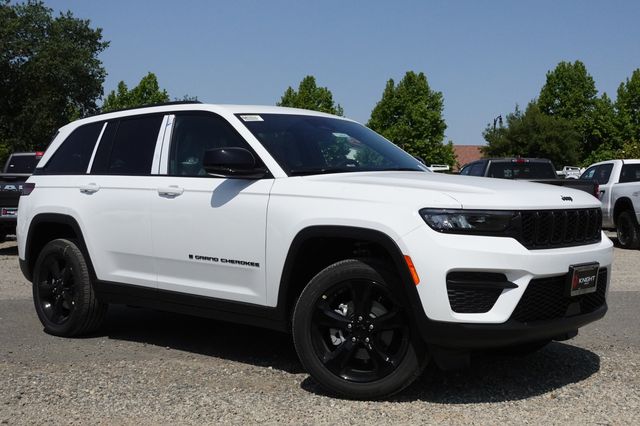 new 2025 Jeep Grand Cherokee car, priced at $40,755