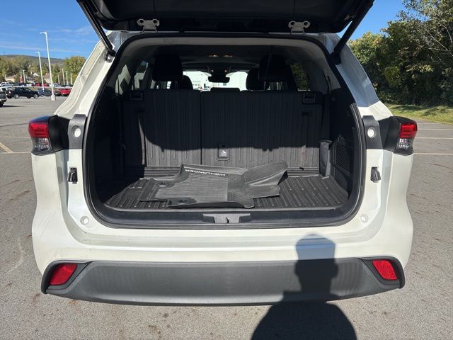 used 2021 Toyota Highlander car, priced at $32,845