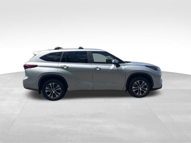 used 2023 Toyota Highlander car, priced at $36,699