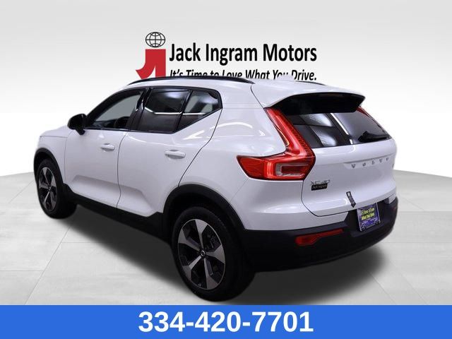 new 2025 Volvo XC40 car, priced at $43,997