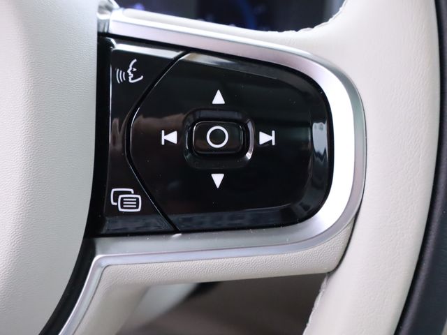 new 2025 Volvo XC90 car, priced at $63,377