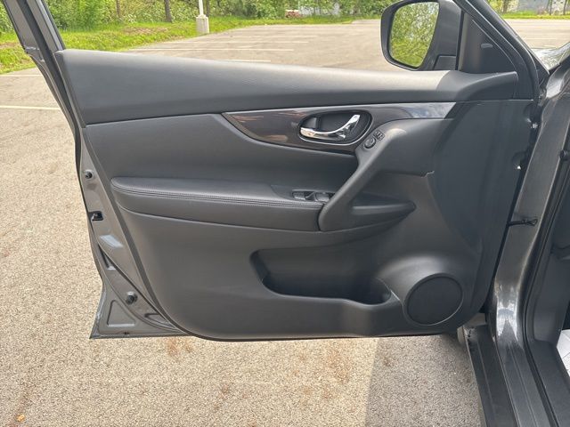 used 2019 Nissan Rogue car, priced at $18,999