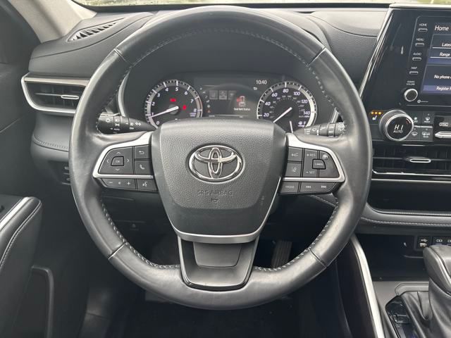 used 2022 Toyota Highlander car, priced at $36,099
