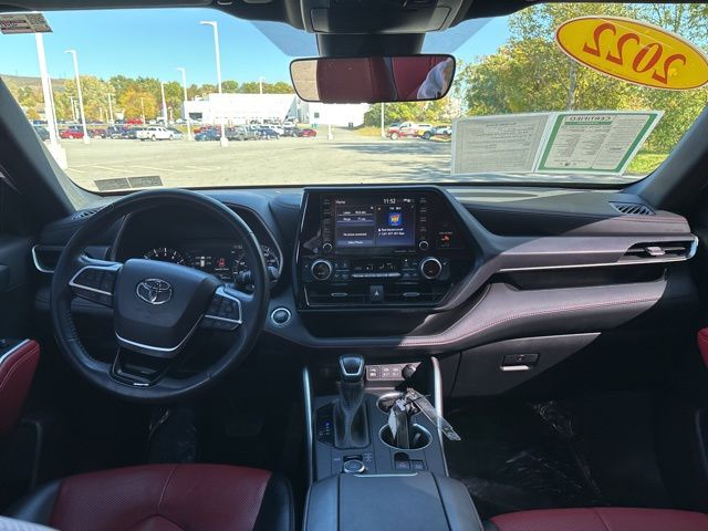 used 2022 Toyota Highlander car, priced at $37,150