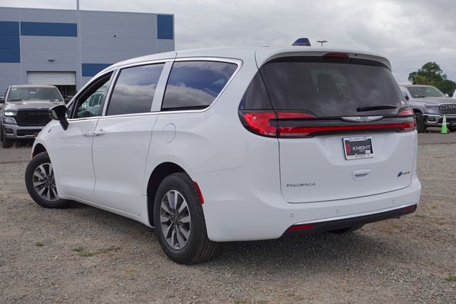 new 2025 Chrysler Pacifica Hybrid car, priced at $41,675