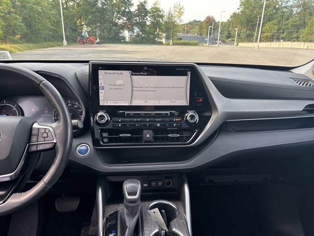 used 2020 Toyota Highlander Hybrid car, priced at $33,499